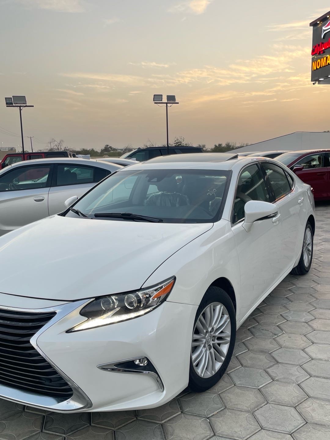 2017 Lexus ES 350 thumbnail 7