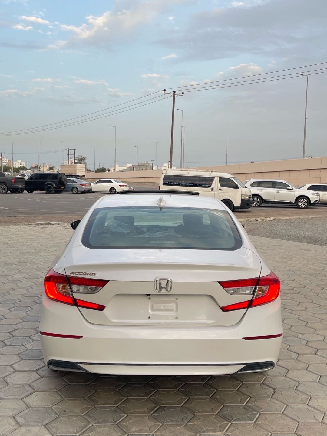2020 Honda Accord EX-L thumbnail 2