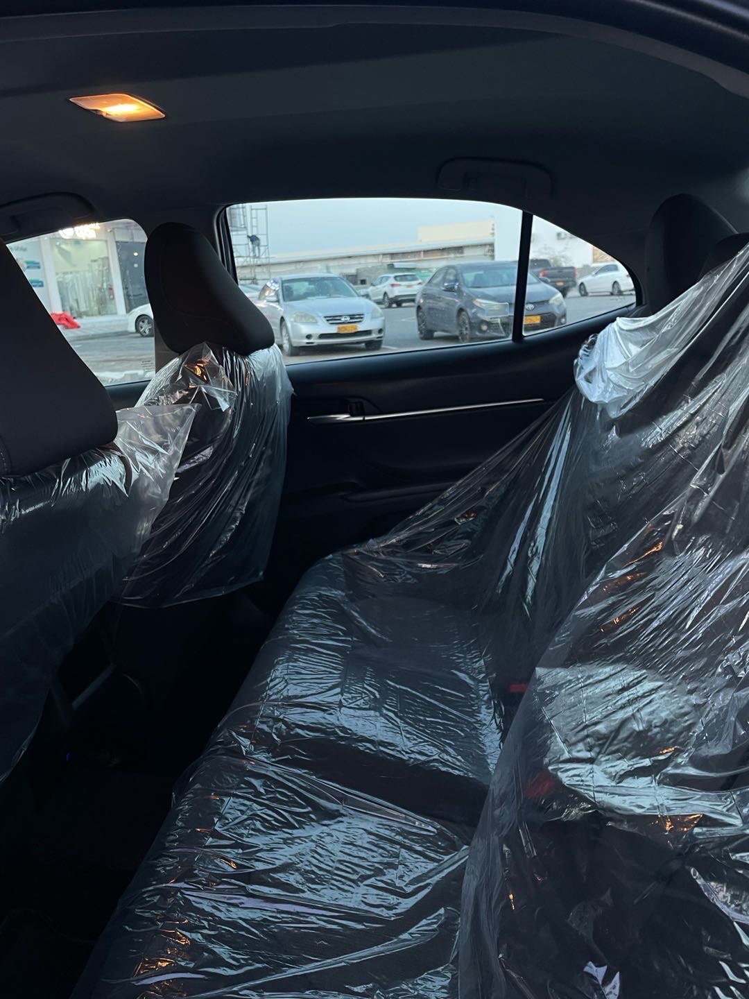 2021 Toyota Camry LE thumbnail 3
