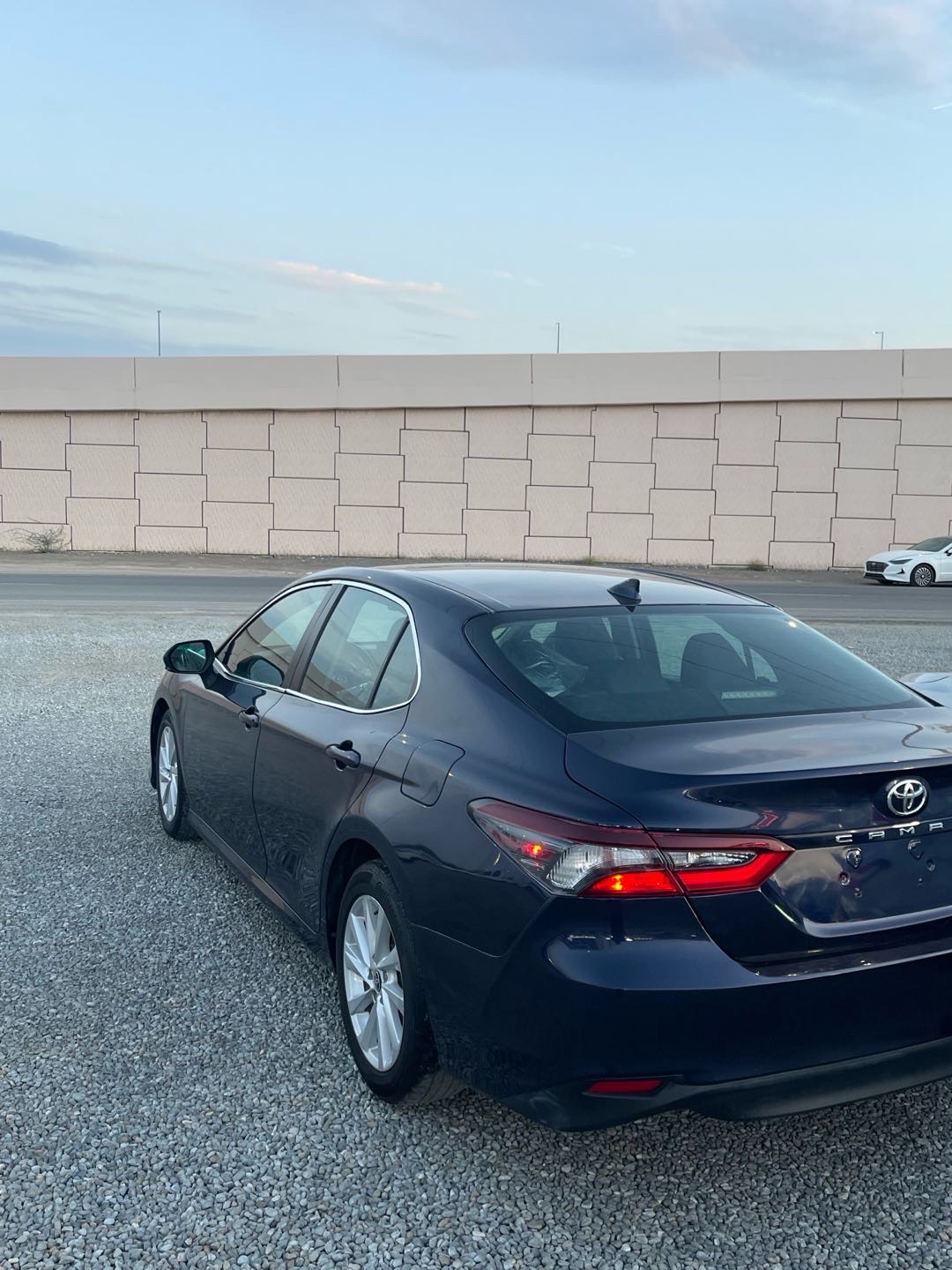 2021 Toyota Camry LE thumbnail 5