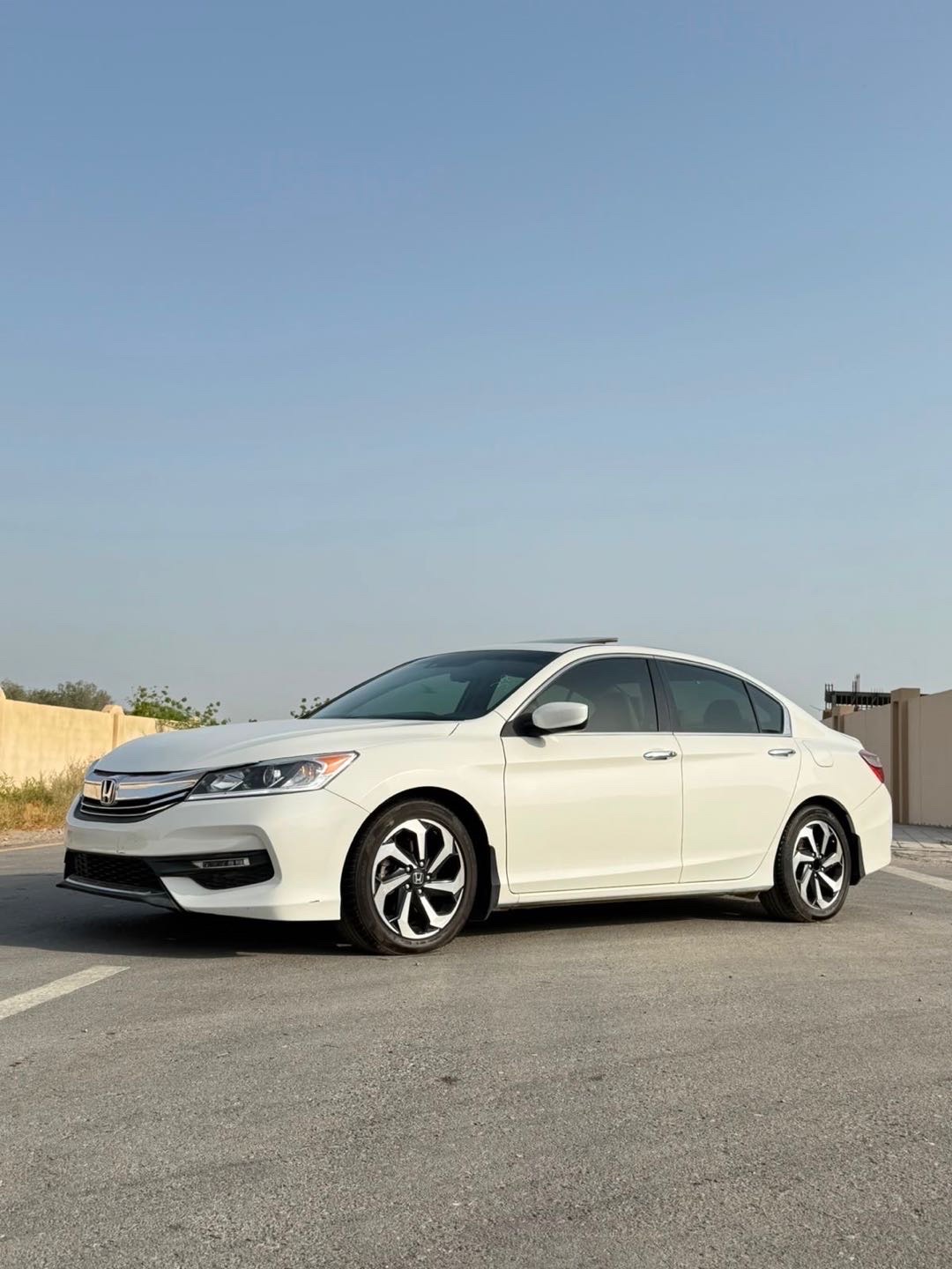 2017 Honda Accord EX-L thumbnail 2