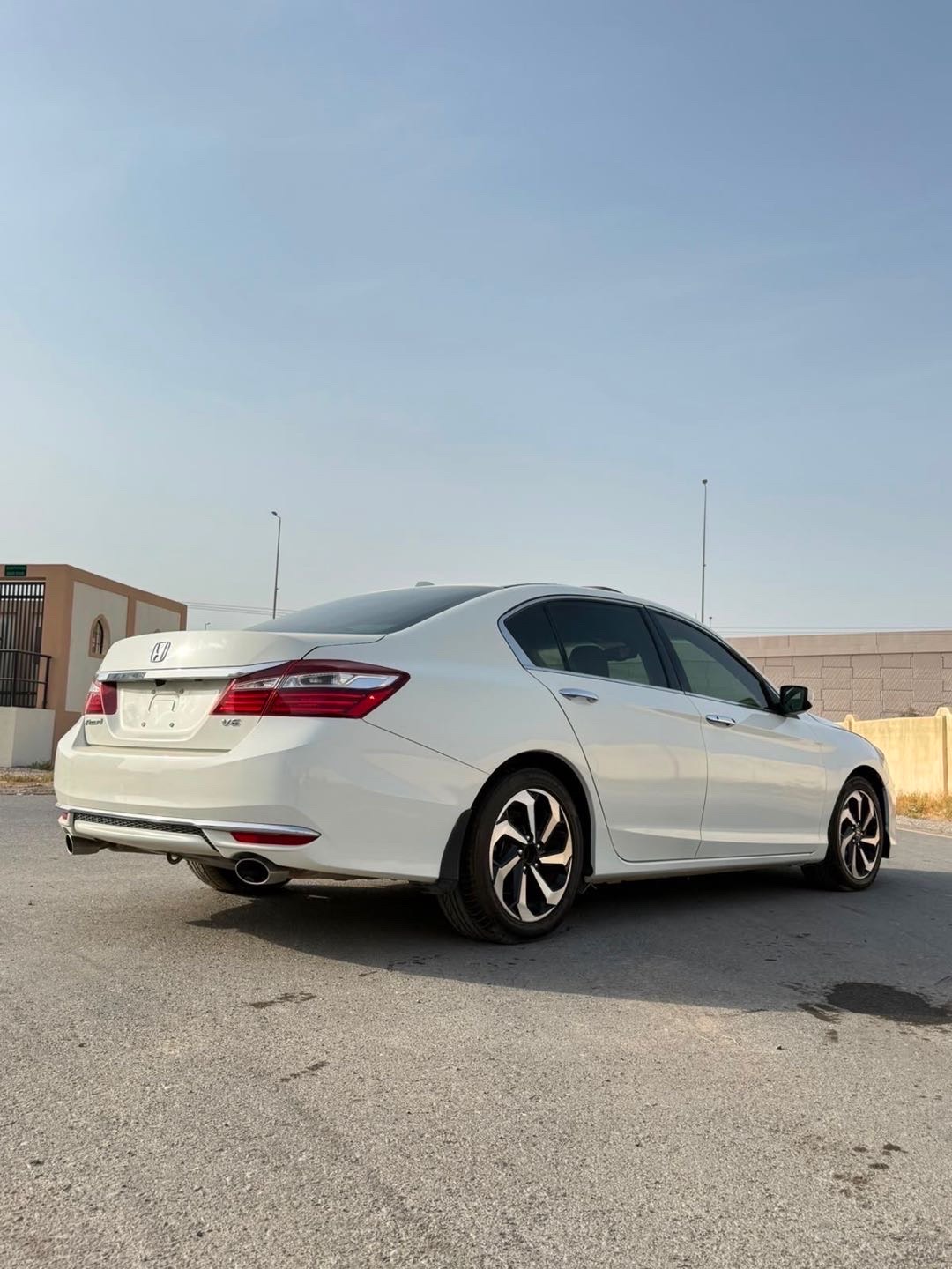 2017 Honda Accord EX-L thumbnail 4