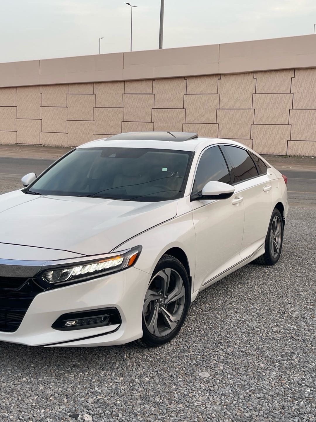 2018 Honda Accord EX-L thumbnail 2