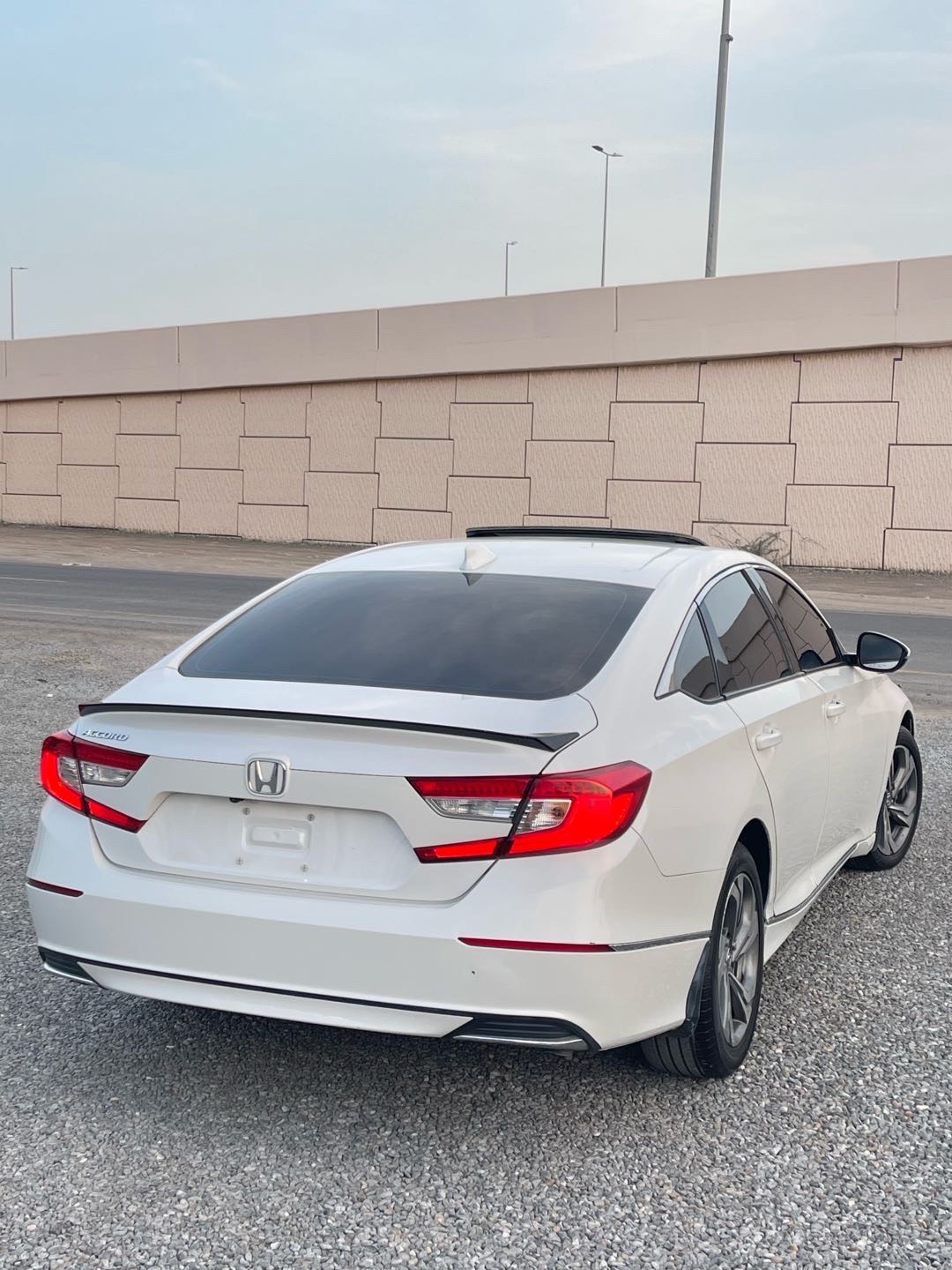 2018 Honda Accord EX-L thumbnail 3