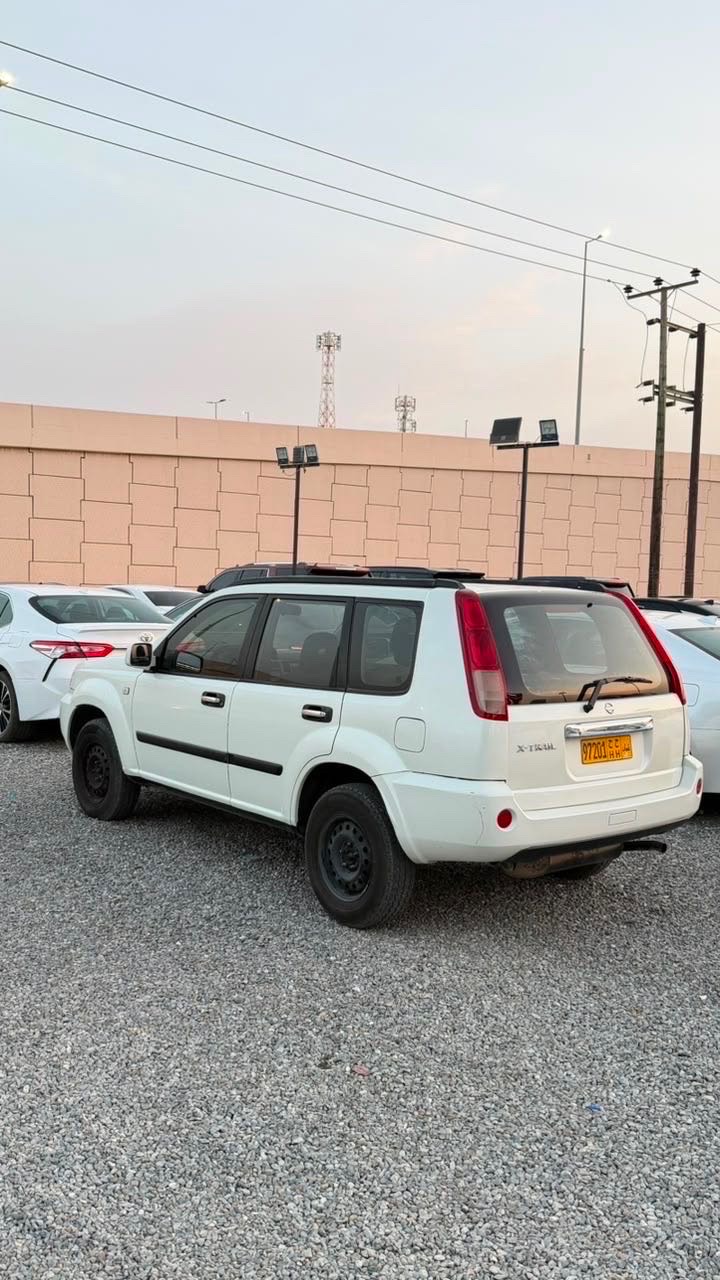 2013 Nissan X-Trail S thumbnail 3