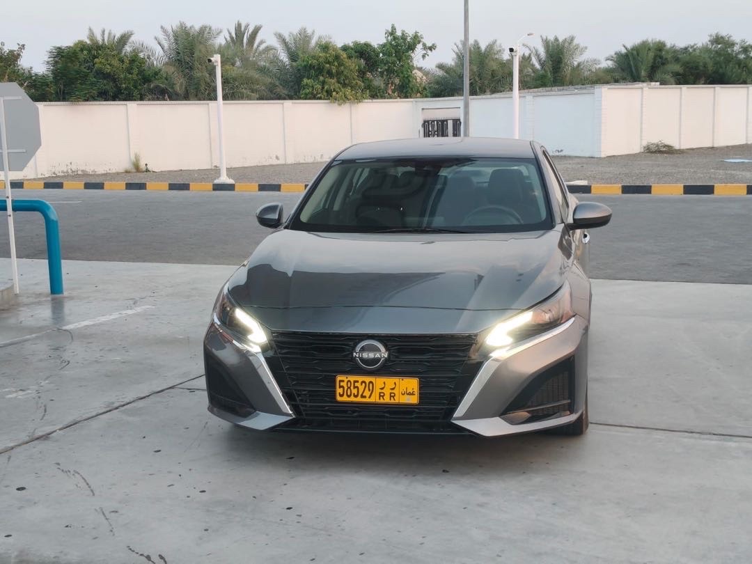 2023 Nissan Altima SV thumbnail 5