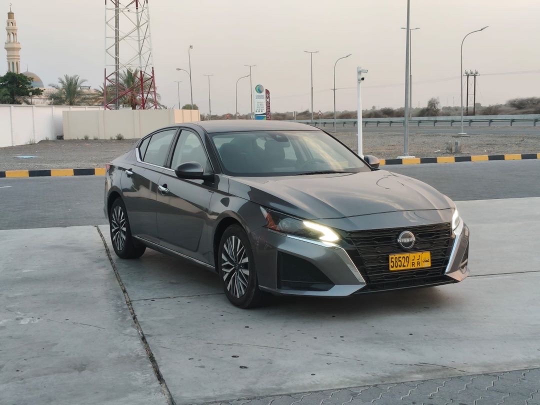 2023 Nissan Altima SV thumbnail 6