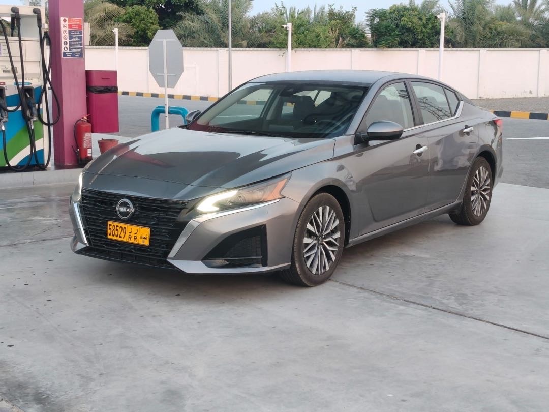 2023 Nissan Altima SV thumbnail 8
