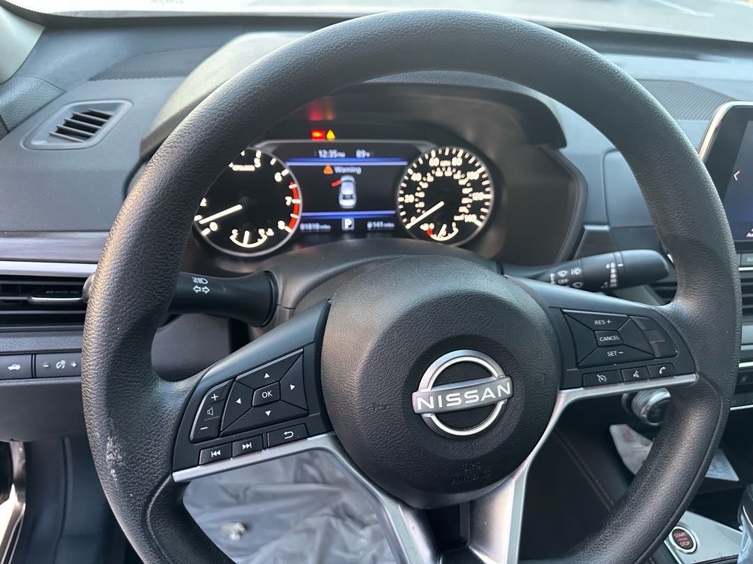 2023 Nissan Altima SV thumbnail 9