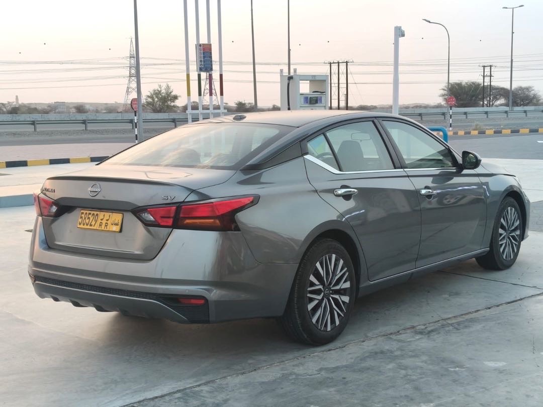 2023 Nissan Altima SV thumbnail 13