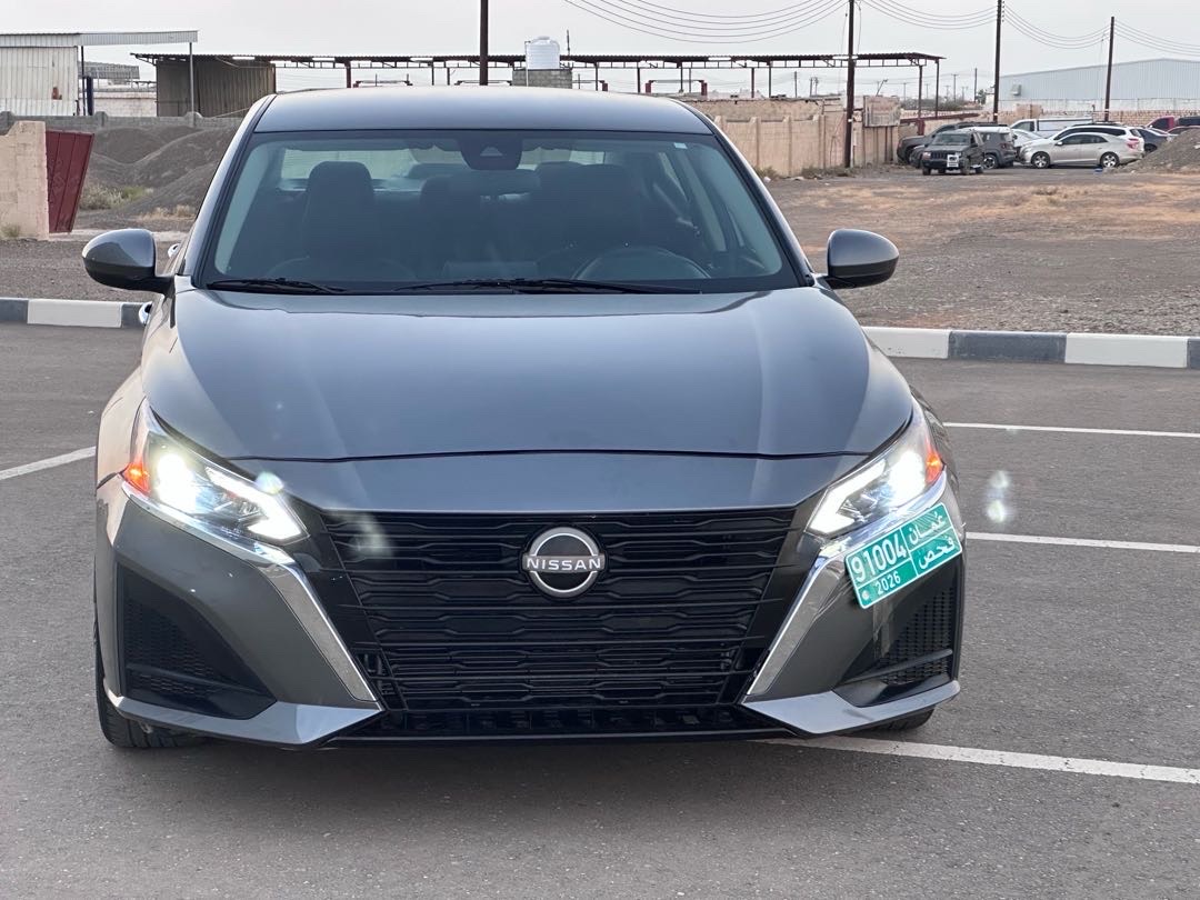 2023 Nissan Altima SV thumbnail 2