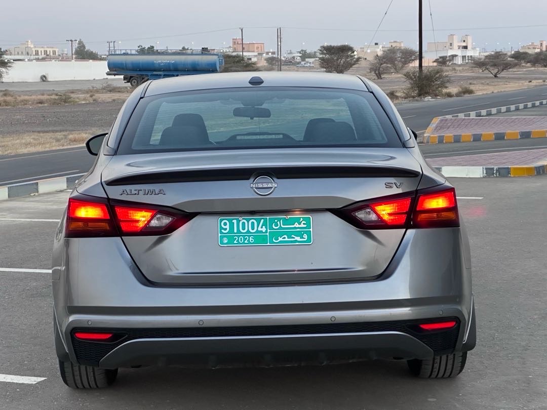 2023 Nissan Altima SV thumbnail 3
