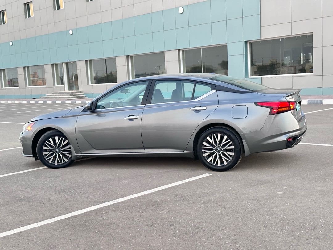 2023 Nissan Altima SV thumbnail 6