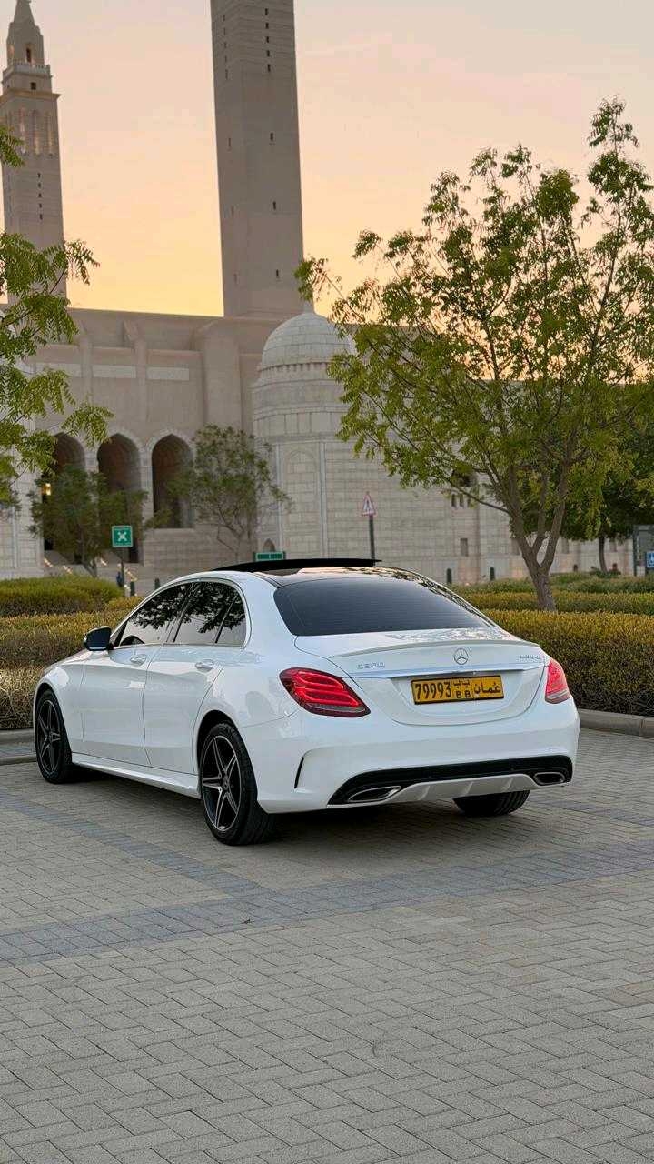 2018 Mercedes-Benz C-Class C 300 AMG Line thumbnail 3
