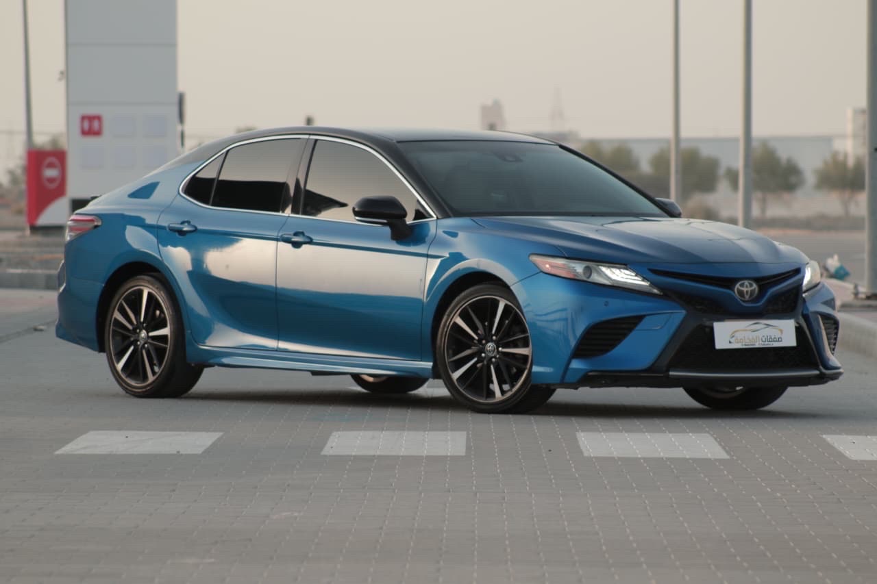 2018 Toyota Camry XSE thumbnail 2