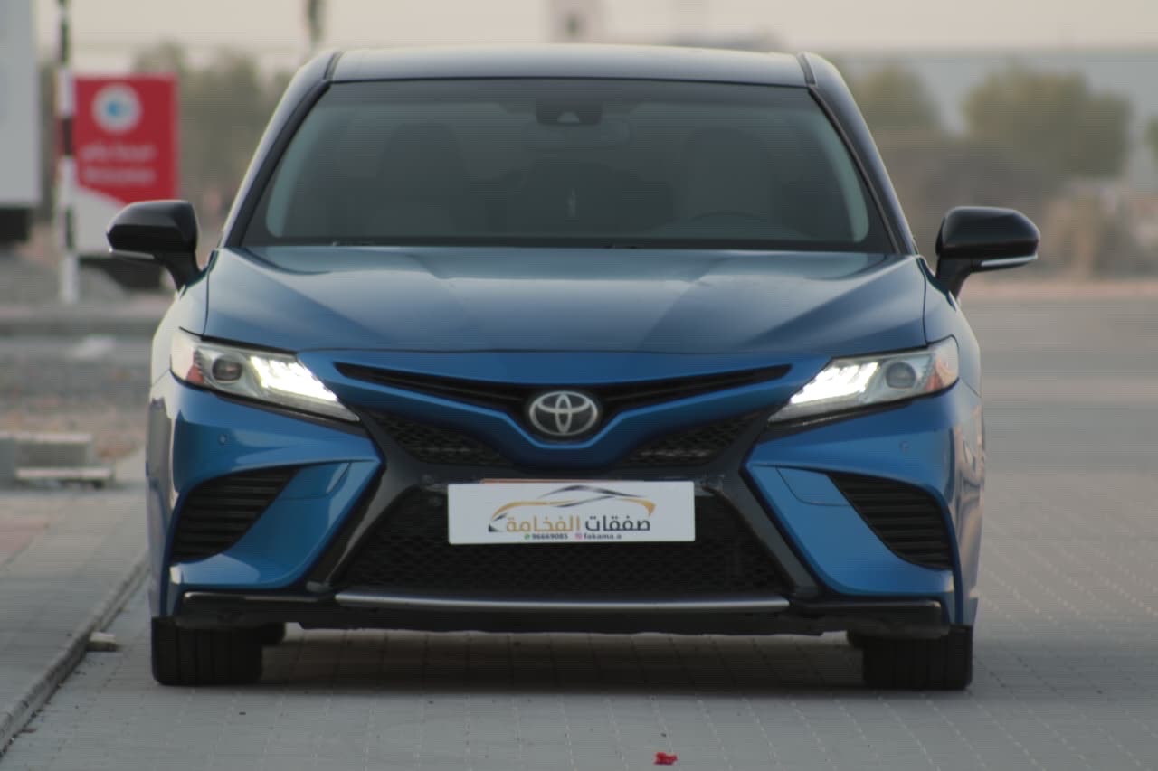2018 Toyota Camry XSE thumbnail 5