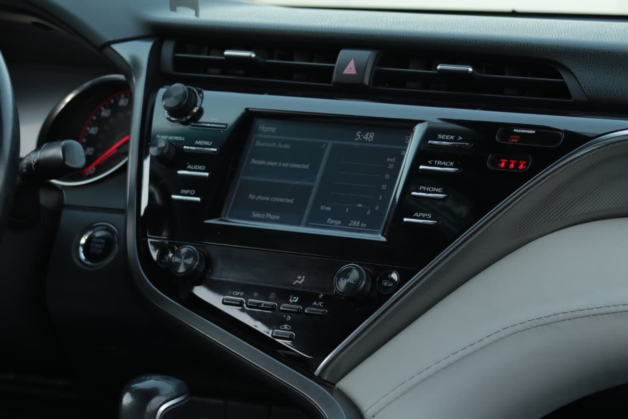 2018 Toyota Camry XSE thumbnail 16