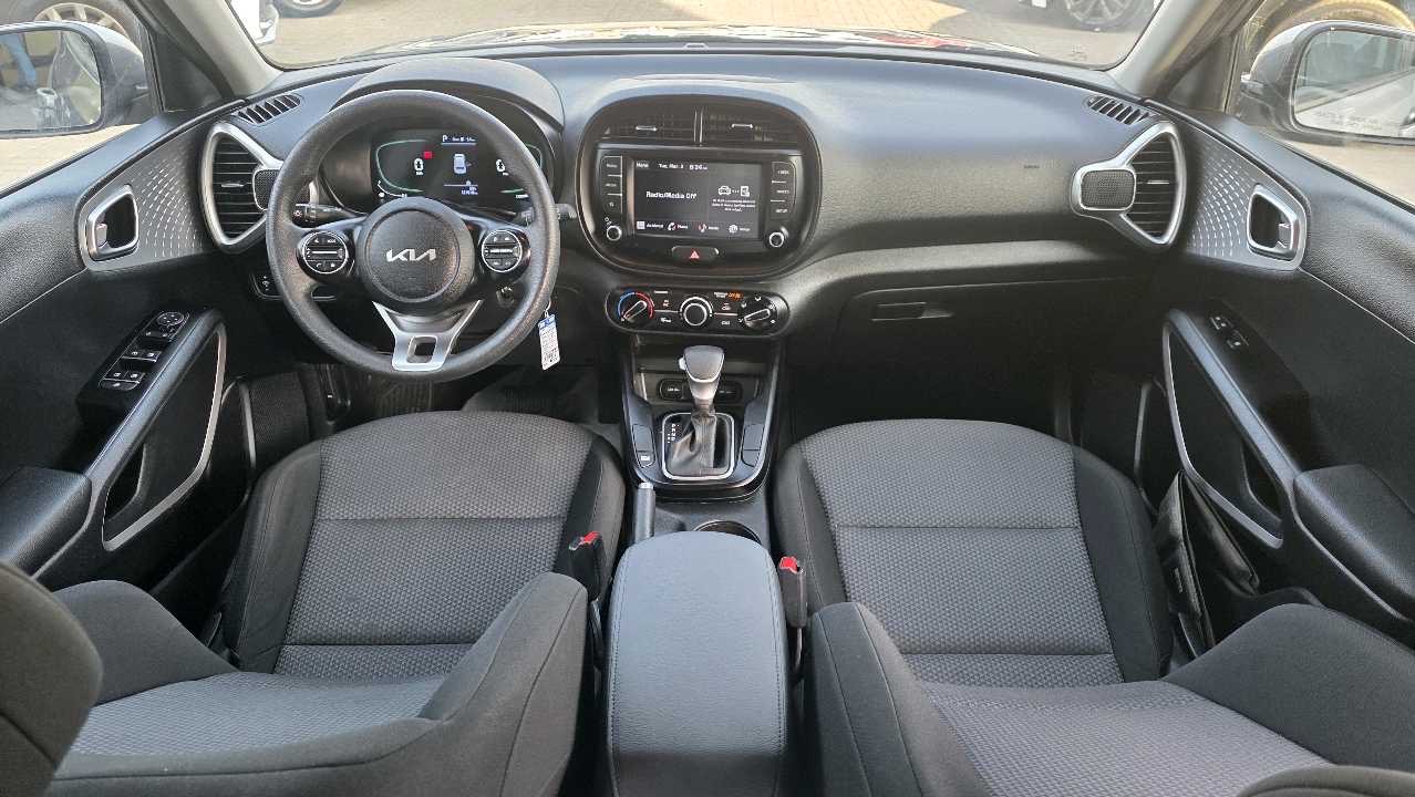 2023 Kia Soul LX thumbnail 6
