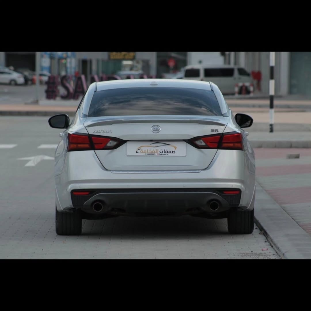 2022 Nissan Altima SR thumbnail 3