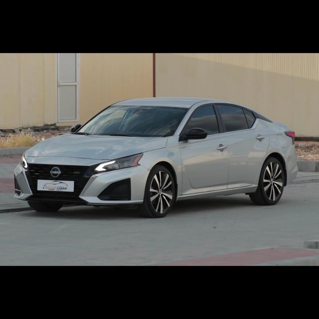 2022 Nissan Altima SR thumbnail 4