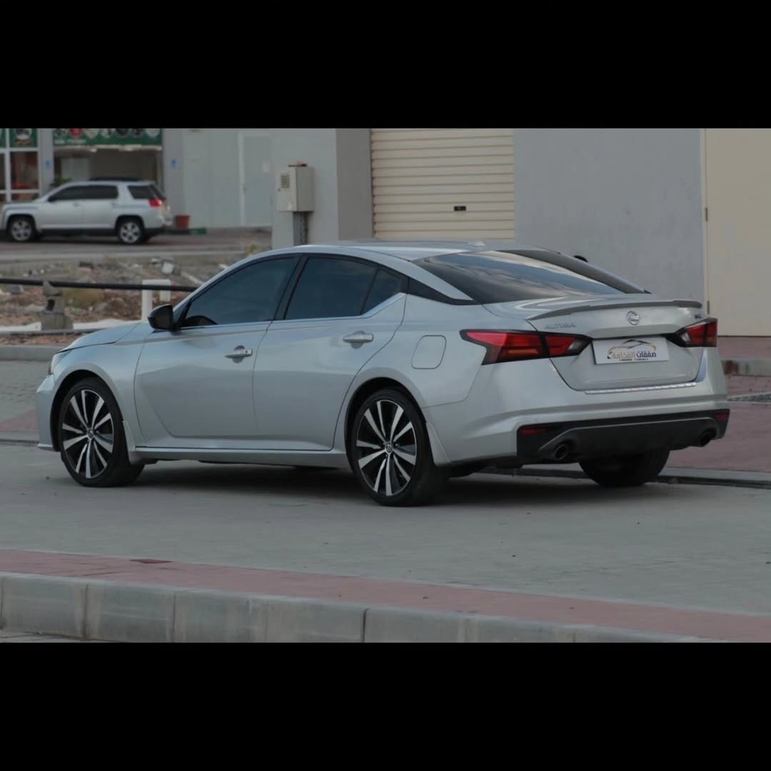 2022 Nissan Altima SR thumbnail 5