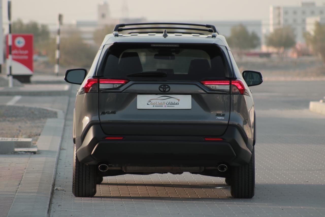 2022 Toyota Rav4 XLE thumbnail 3