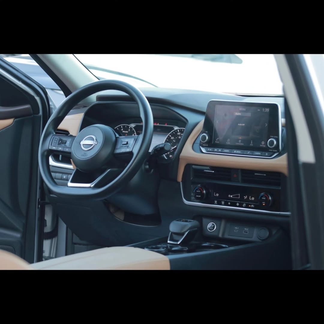 2023 Nissan Rogue SV thumbnail 4