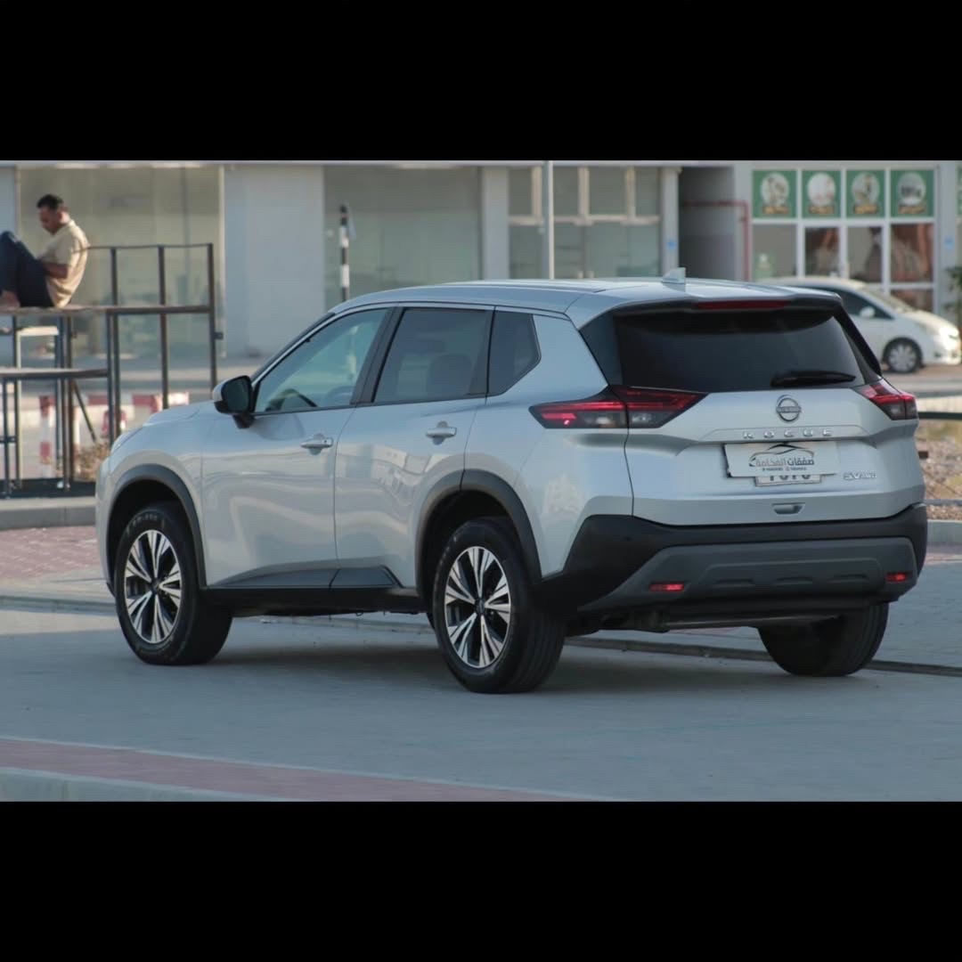 2023 Nissan Rogue SV thumbnail 9