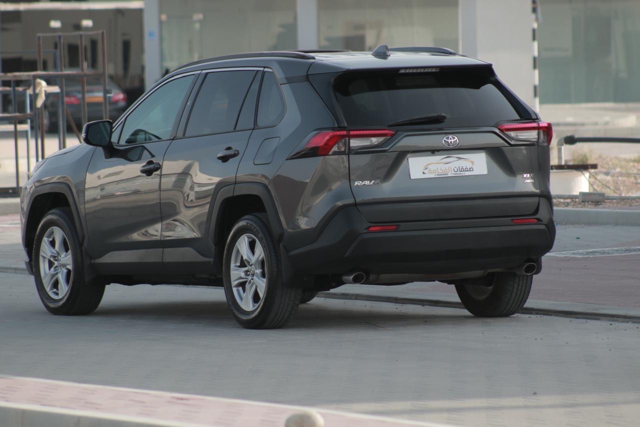2019 Toyota Rav4 XLE thumbnail 5