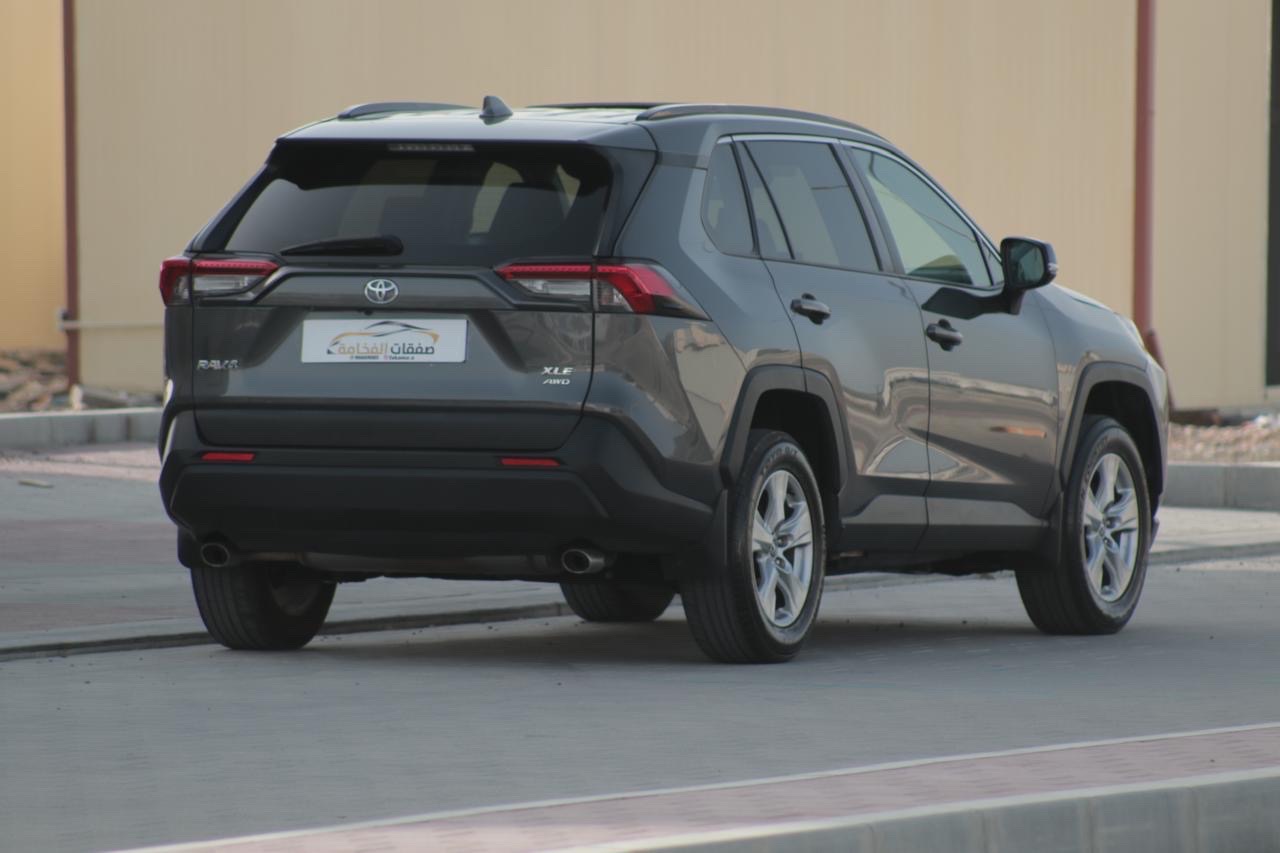 2019 Toyota Rav4 XLE thumbnail 8