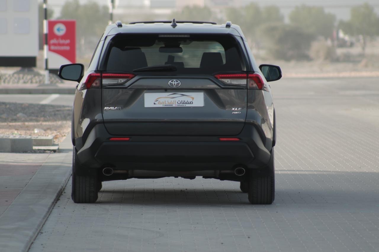 2019 Toyota Rav4 XLE thumbnail 9