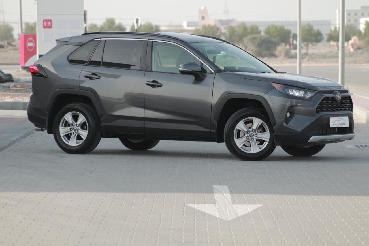 2019 Toyota Rav4 XLE thumbnail 12