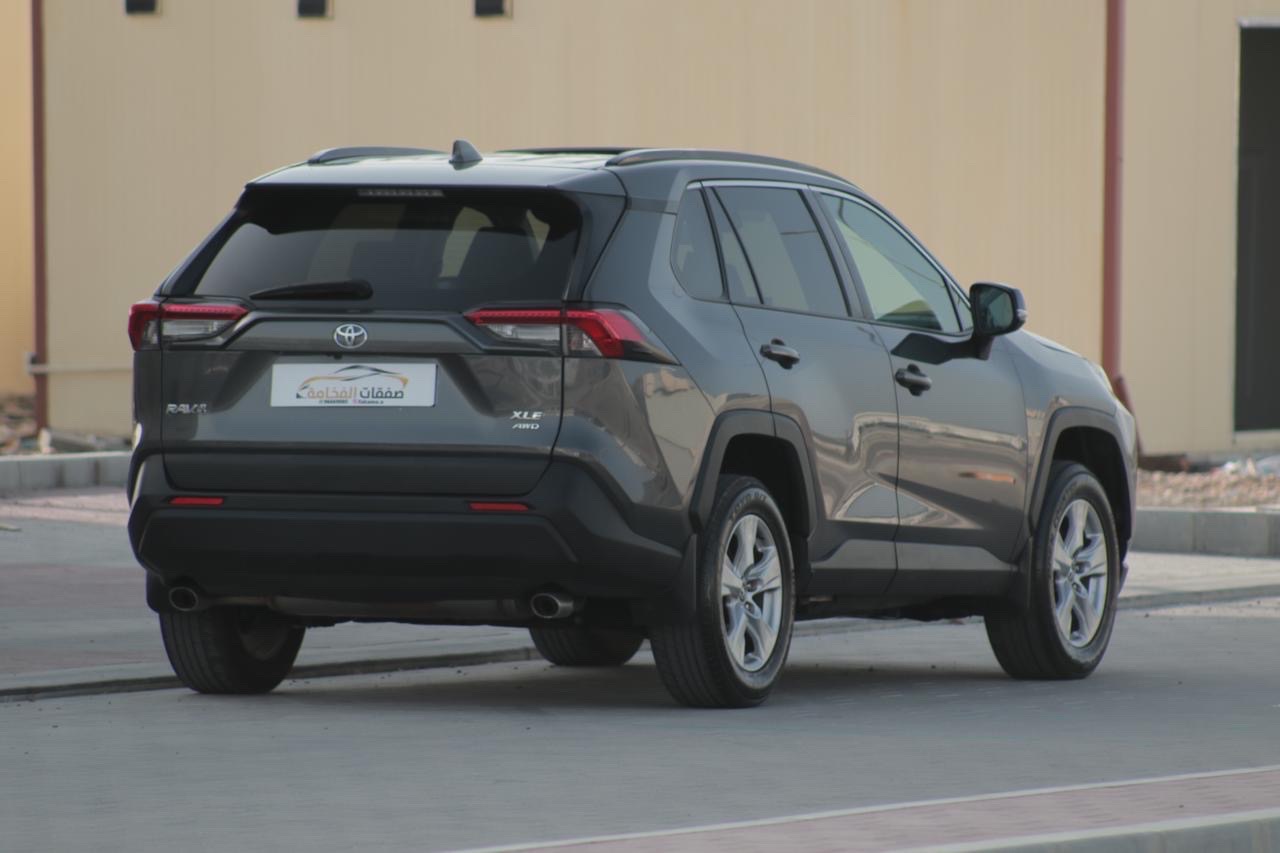 2019 Toyota Rav4 XLE thumbnail 15