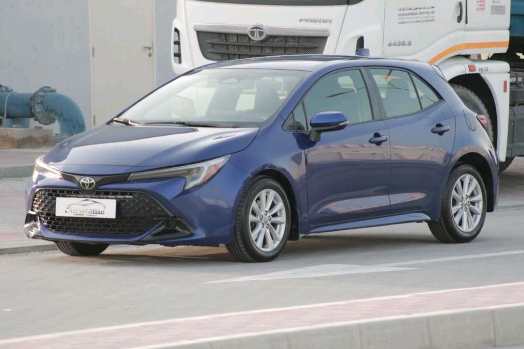 2023 Toyota Corolla SE thumbnail 2