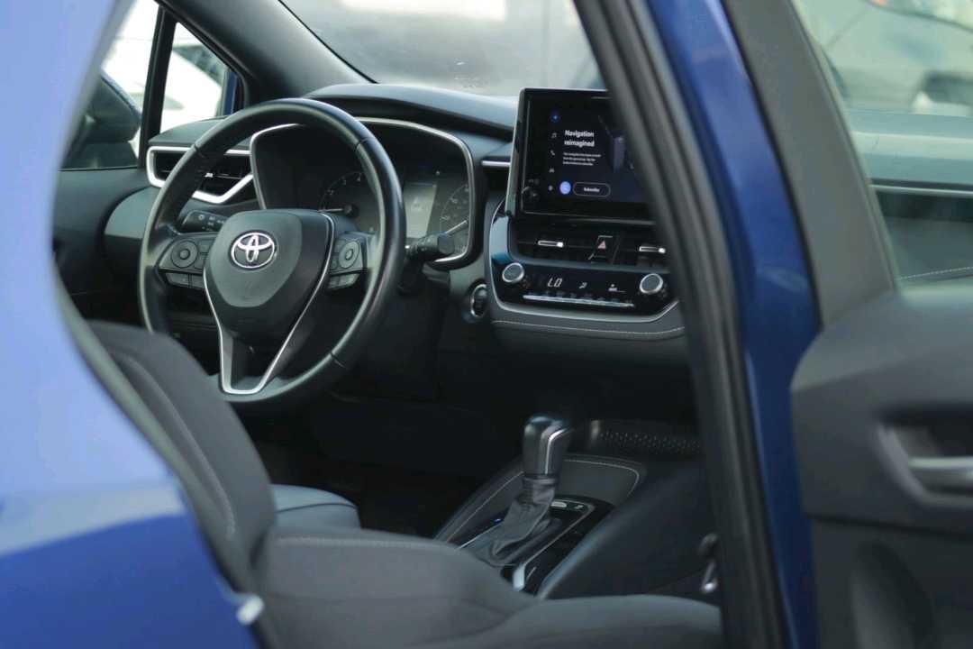 2023 Toyota Corolla SE thumbnail 4