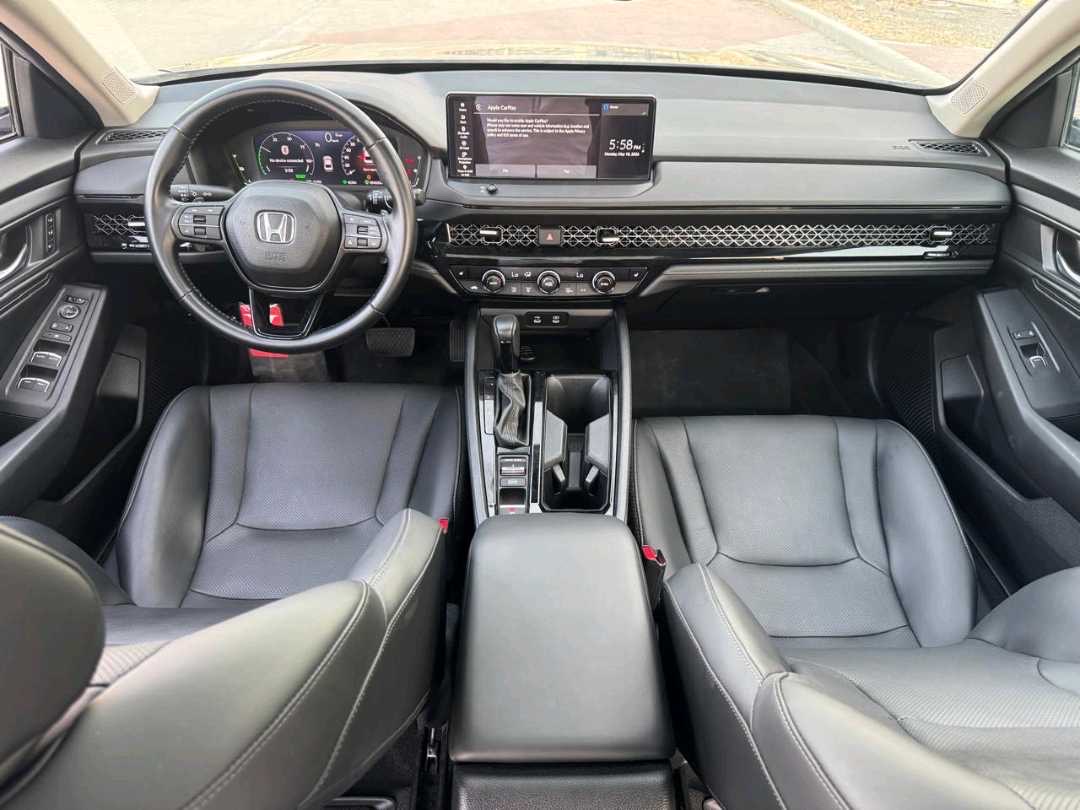 2024 Honda Accord Touring thumbnail 2