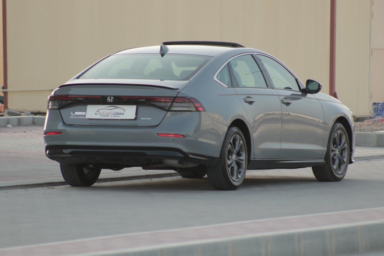 2024 Honda Accord Touring thumbnail 3