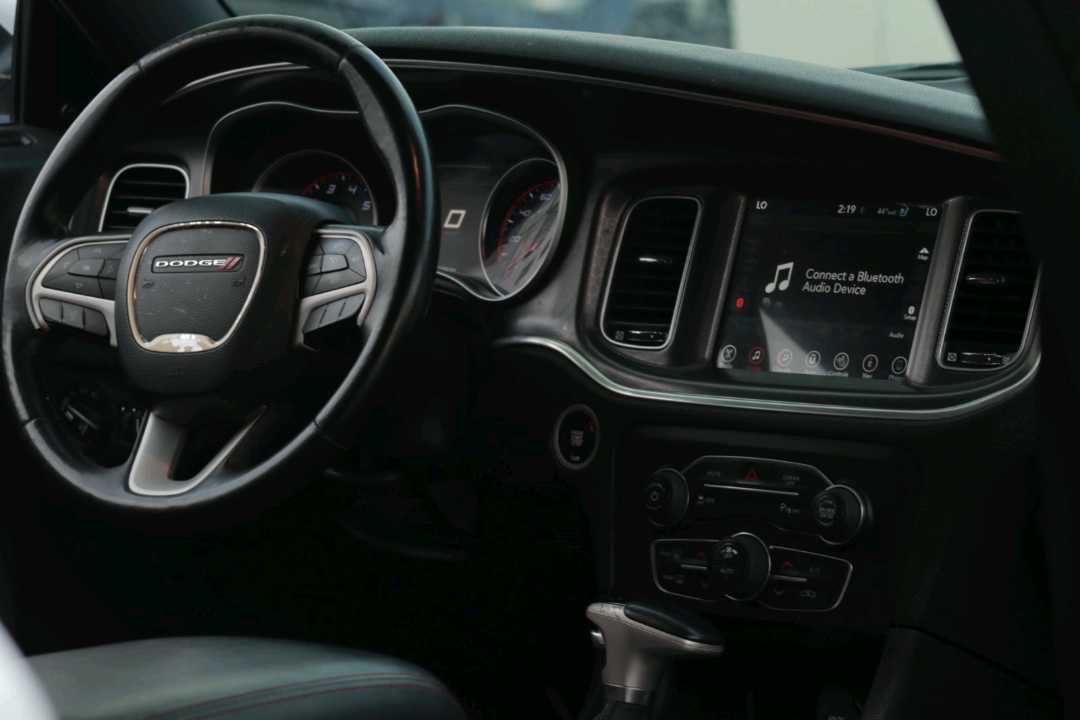 2017 Dodge Charger SXT thumbnail 6