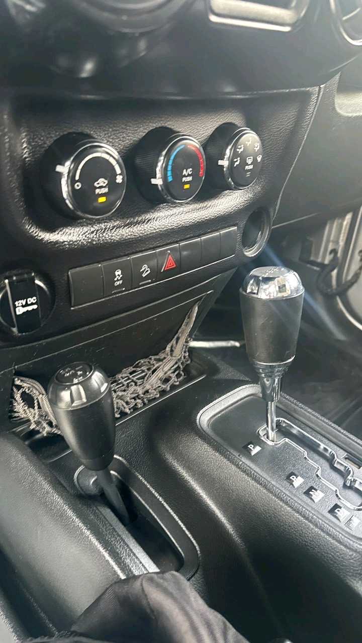 2015 Jeep Wrangler Sport thumbnail 12