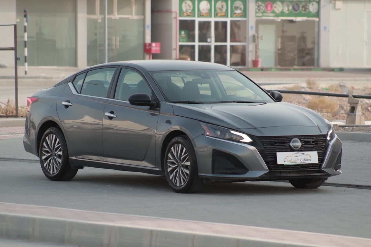 2025 Nissan Altima SV thumbnail 8