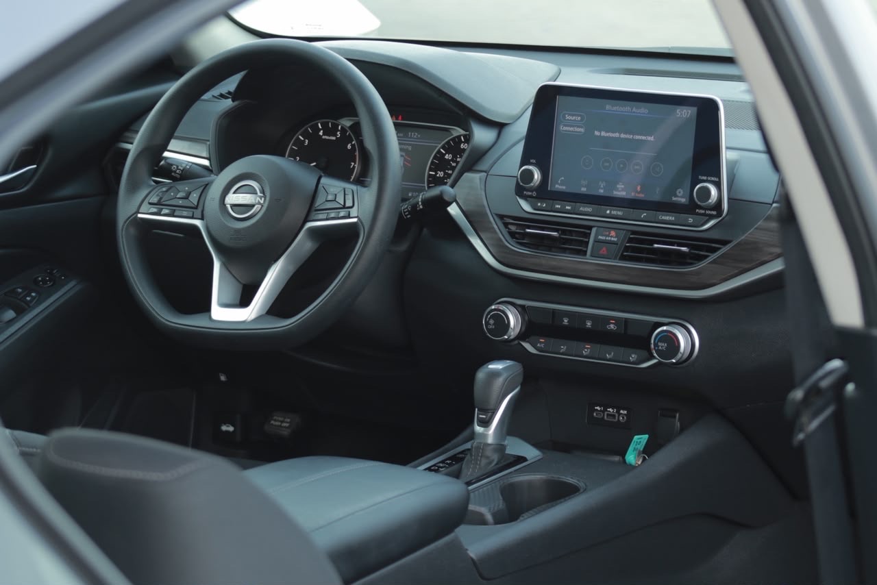 2025 Nissan Altima SV thumbnail 9