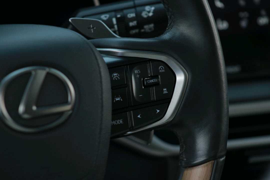 2023 Lexus RX 350 thumbnail 9