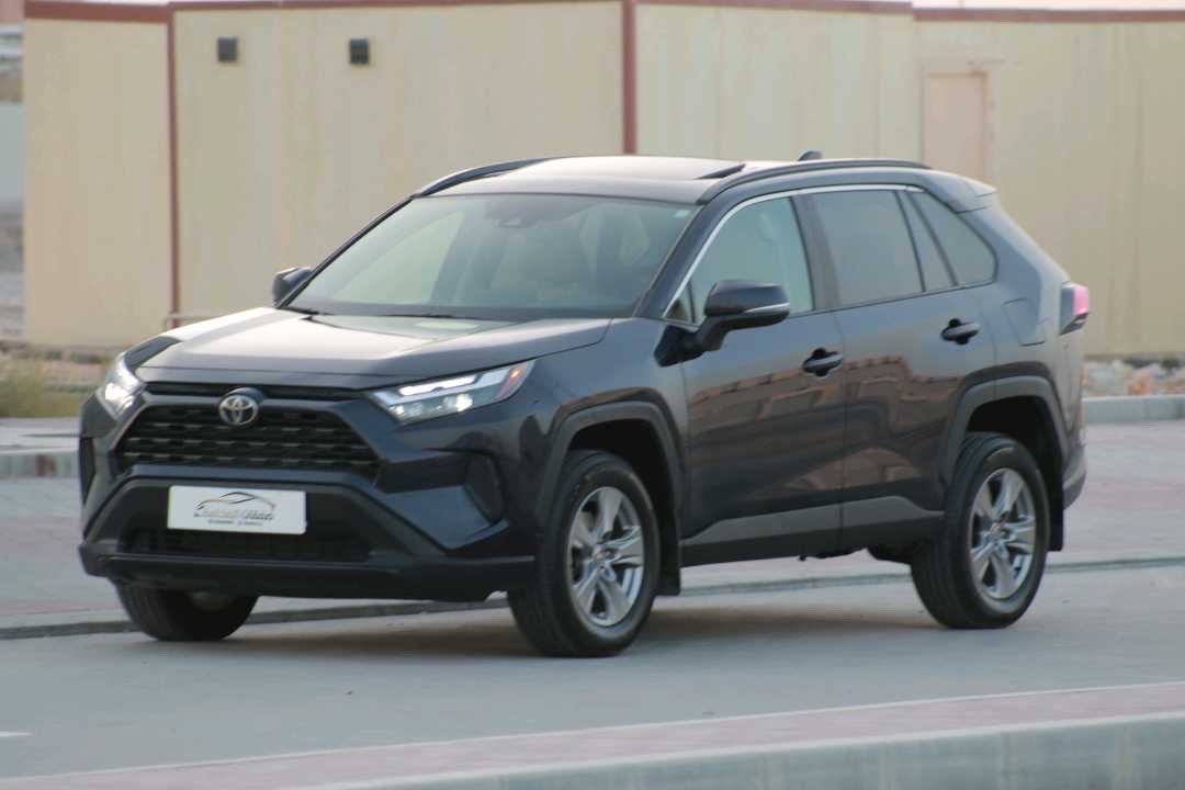 2025 Toyota Rav4 XLE thumbnail 5