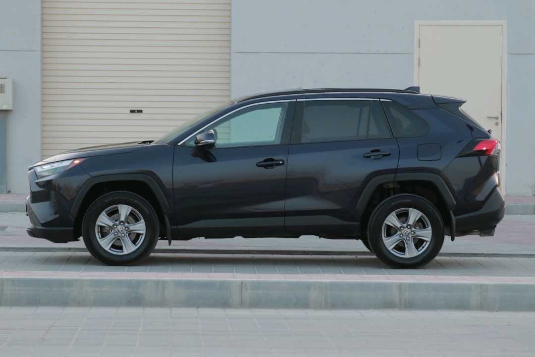 2025 Toyota Rav4 XLE thumbnail 6