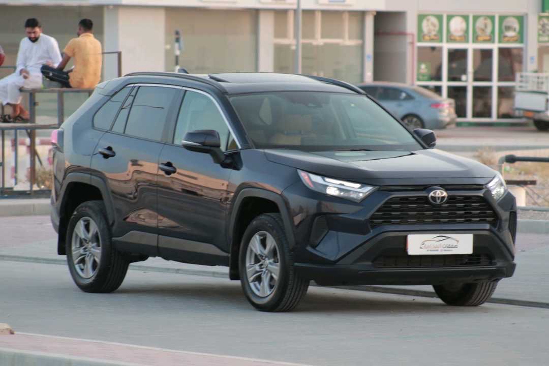 2025 Toyota Rav4 XLE thumbnail 8