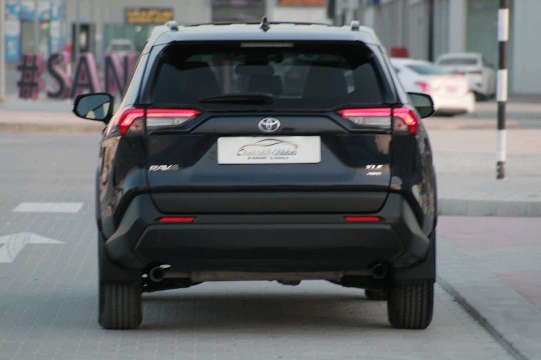 2025 Toyota Rav4 XLE thumbnail 10