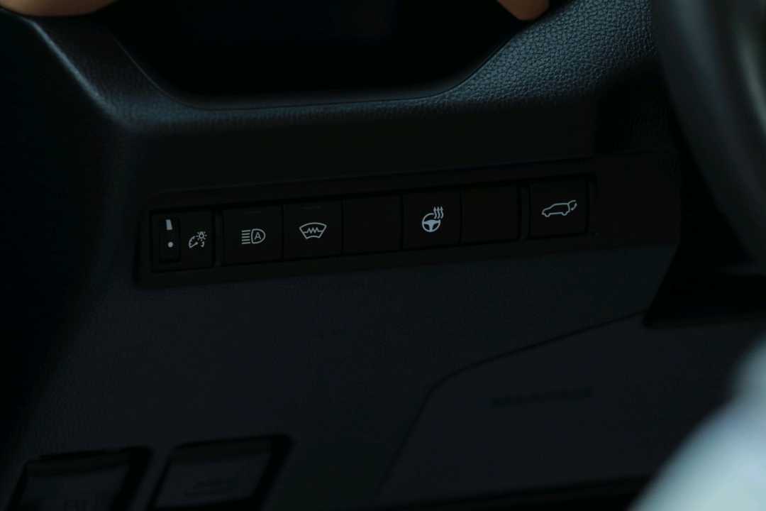 2025 Toyota Rav4 XLE thumbnail 11