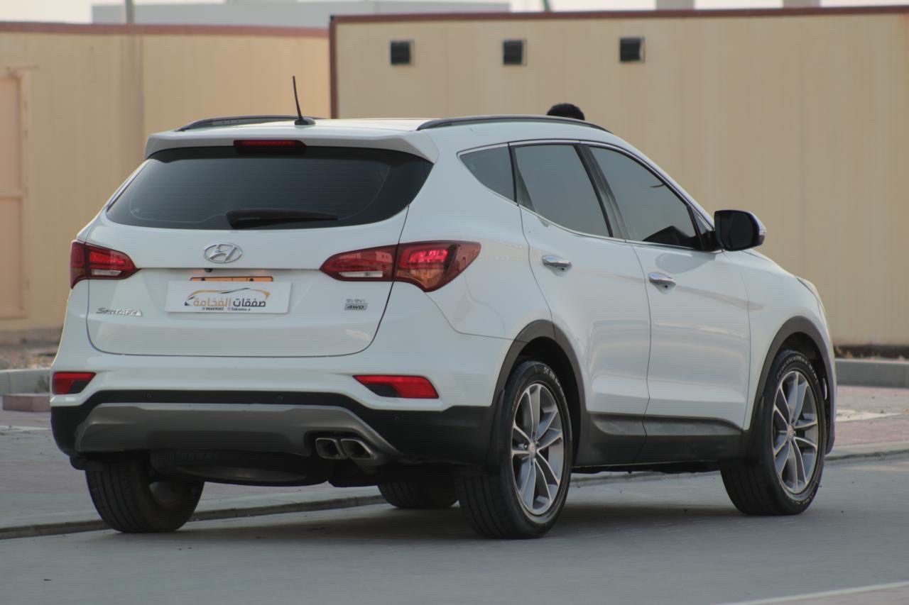 2017 Hyundai Santa Fe LT thumbnail 3