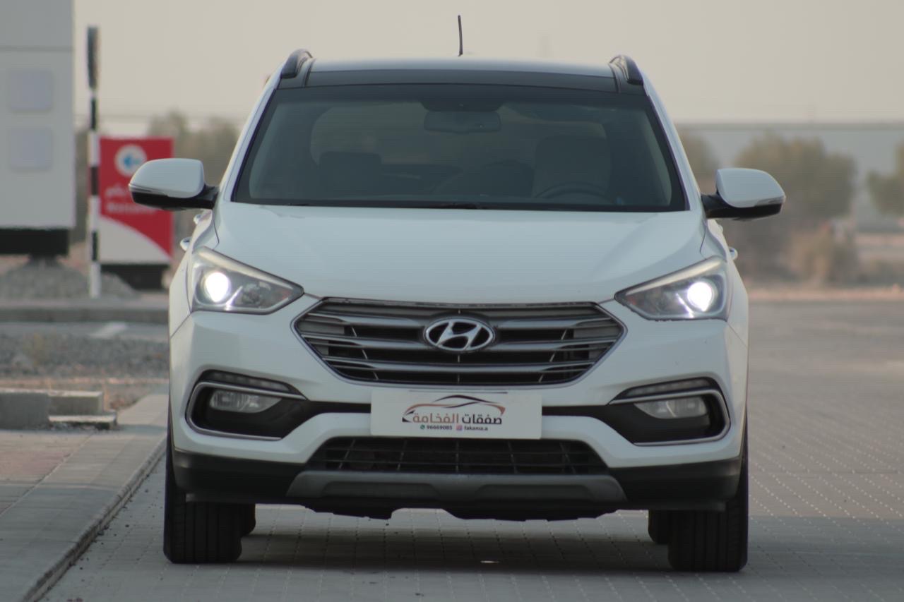 2017 Hyundai Santa Fe LT thumbnail 4