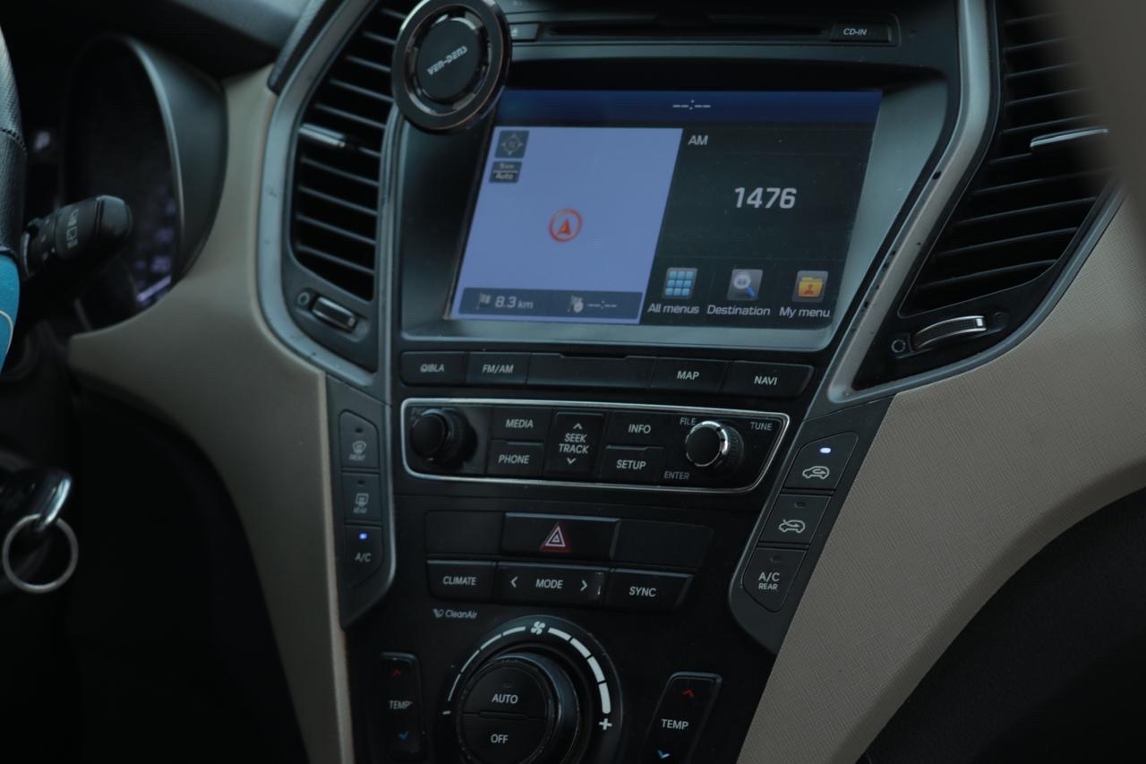 2017 Hyundai Santa Fe LT thumbnail 6